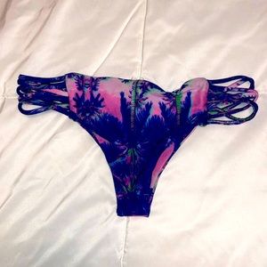NWOT Stone Fox Swim Gypsy bikini bottom size small